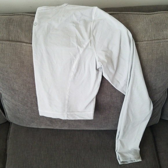 Lululemon Crop Top Longsleeve - Picture 5 of 5